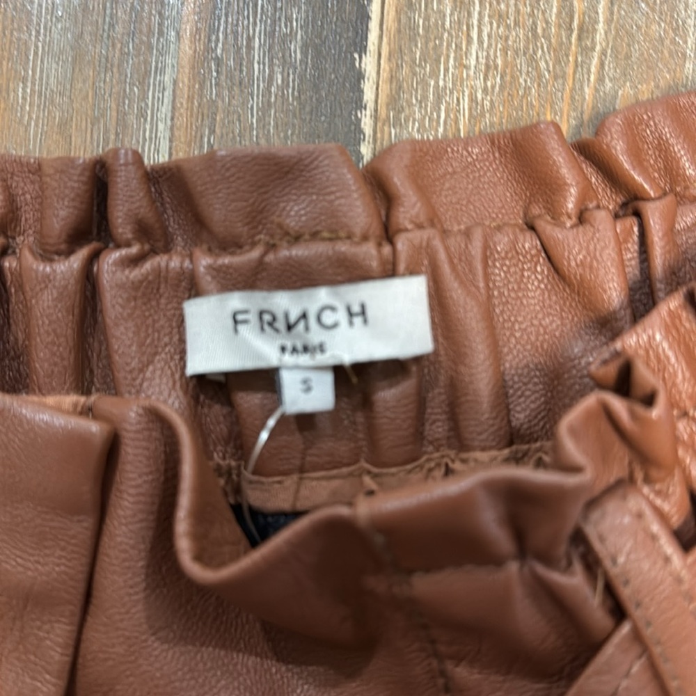 NWT FRNCH FEAUX LEATHER SHORTS SIZE SMALL DINA - Picture 4 of 8